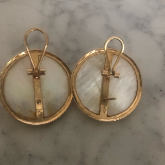 14k Gold Mabe’ Pearls earrings - Picture 3 of 5